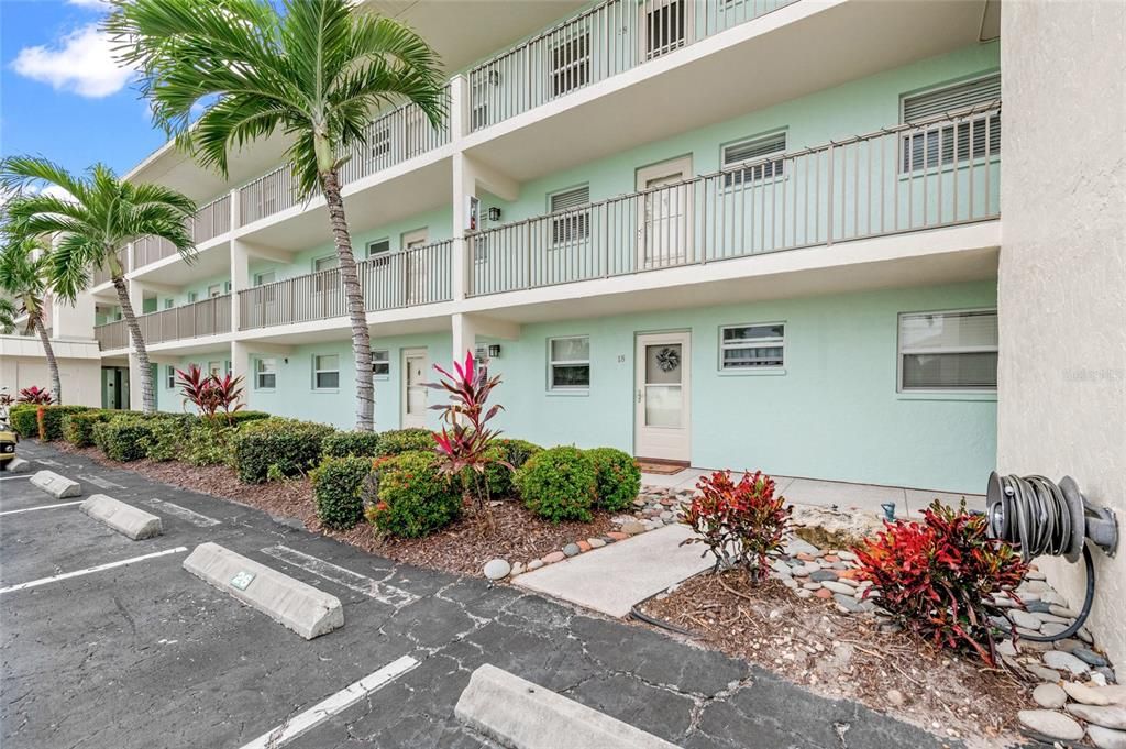 For Sale: $425,000 (2 beds, 2 baths, 922 Square Feet)