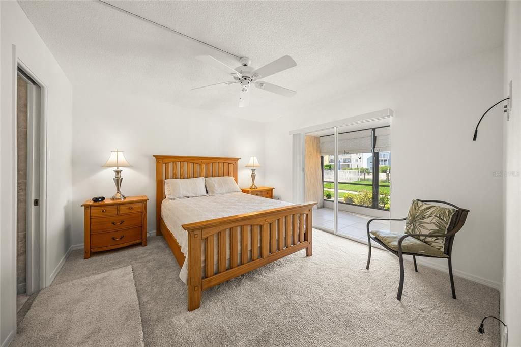 For Sale: $425,000 (2 beds, 2 baths, 922 Square Feet)