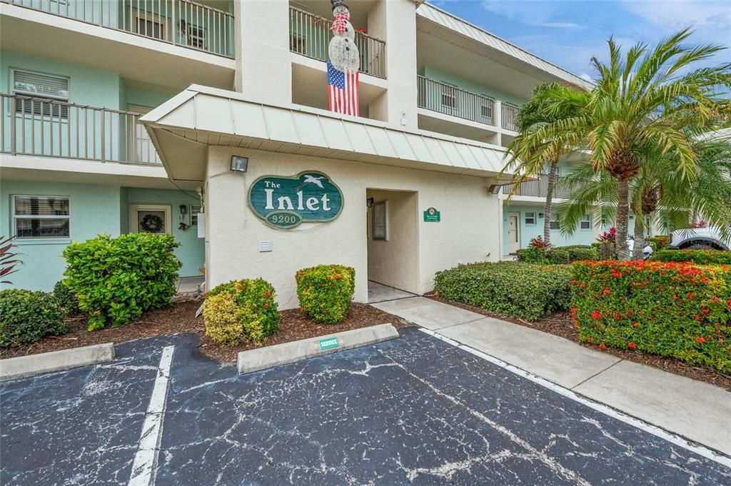 For Sale: $425,000 (2 beds, 2 baths, 922 Square Feet)