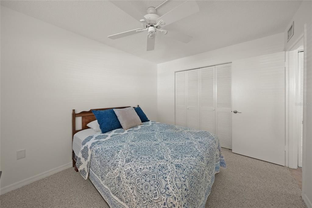 For Sale: $425,000 (2 beds, 2 baths, 922 Square Feet)