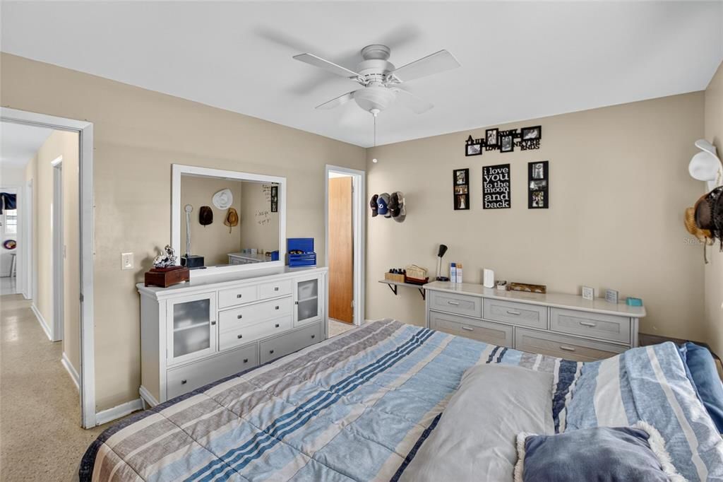 待售: $400,000 (3 贝兹, 2 浴室, 1320 平方英尺)