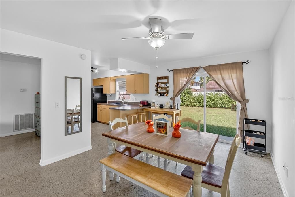 待售: $400,000 (3 贝兹, 2 浴室, 1320 平方英尺)