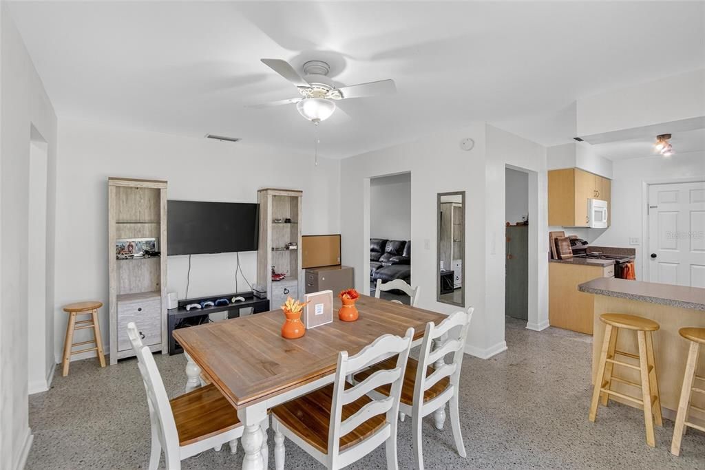 待售: $400,000 (3 贝兹, 2 浴室, 1320 平方英尺)