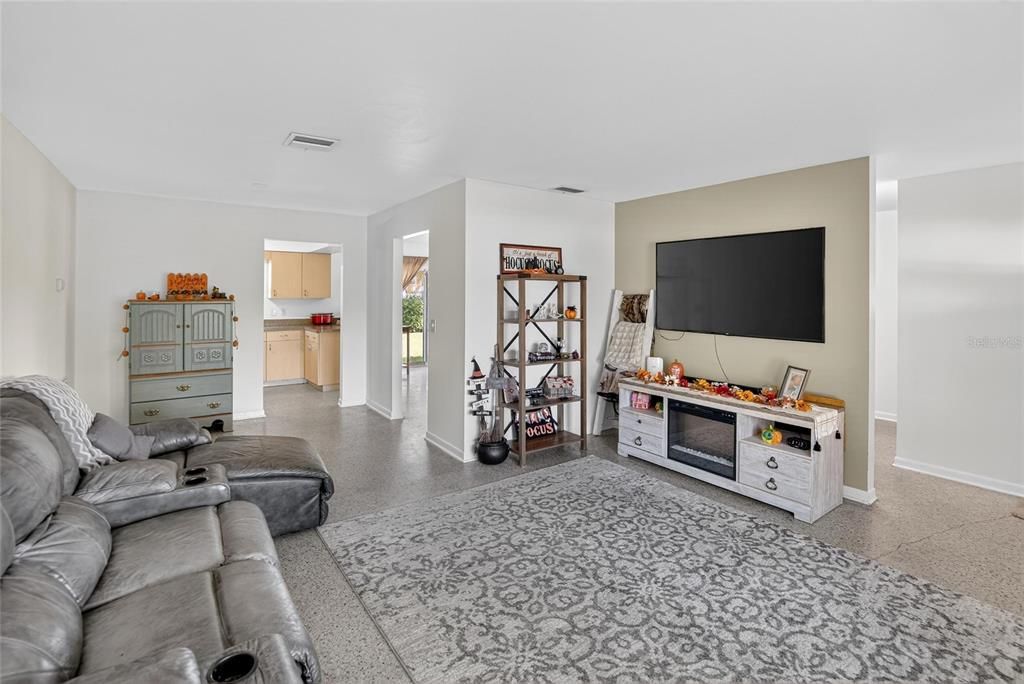 待售: $400,000 (3 贝兹, 2 浴室, 1320 平方英尺)