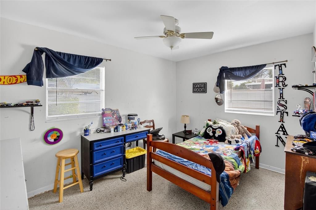 待售: $400,000 (3 贝兹, 2 浴室, 1320 平方英尺)