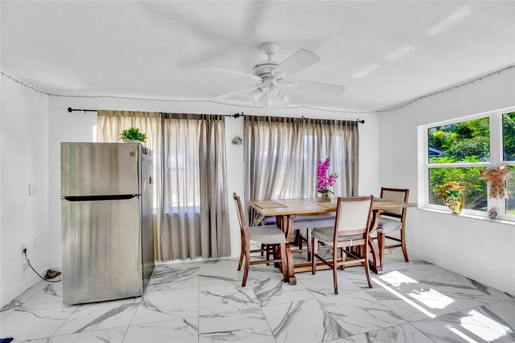 На продажу: $429,000 (4 спален, 2 ванн, 1767 Квадратных фут)