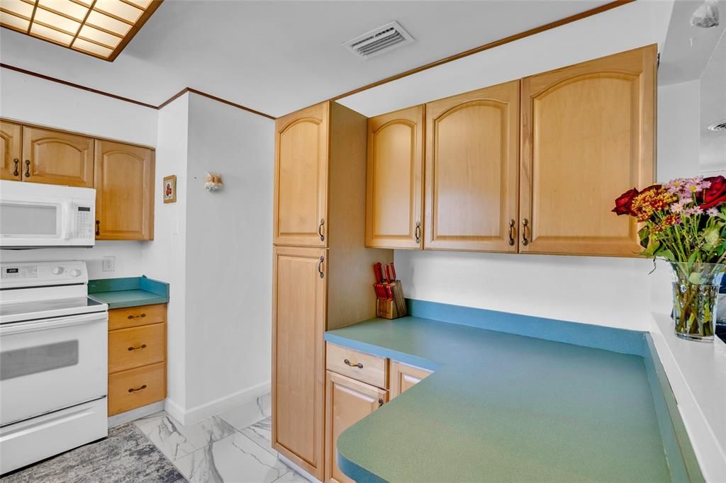 На продажу: $429,000 (4 спален, 2 ванн, 1767 Квадратных фут)