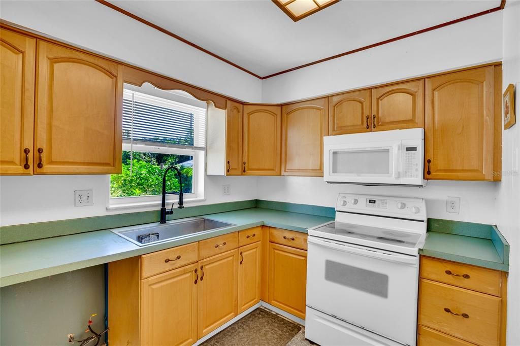 На продажу: $429,000 (4 спален, 2 ванн, 1767 Квадратных фут)