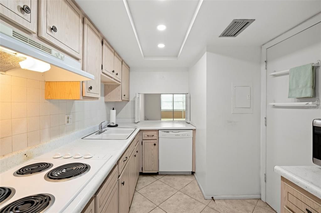 待售: $115,000 (2 贝兹, 1 浴室, 965 平方英尺)