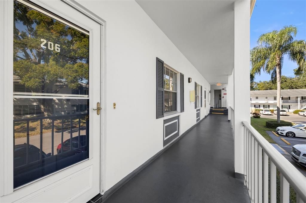 待售: $115,000 (2 贝兹, 1 浴室, 965 平方英尺)