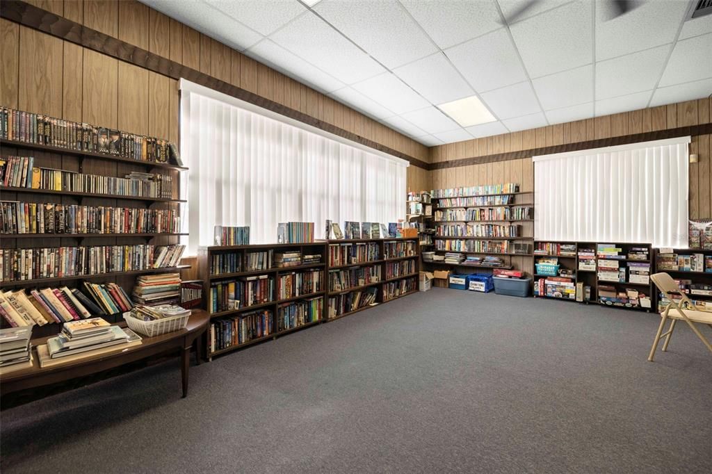 待售: $115,000 (2 贝兹, 1 浴室, 965 平方英尺)