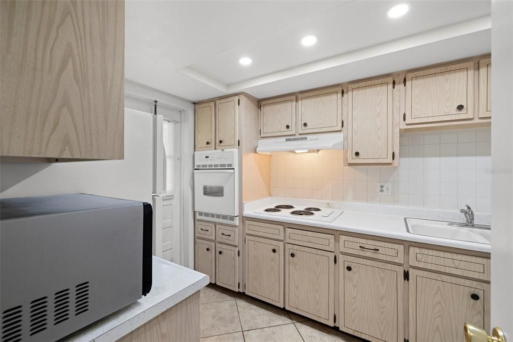 待售: $115,000 (2 贝兹, 1 浴室, 965 平方英尺)