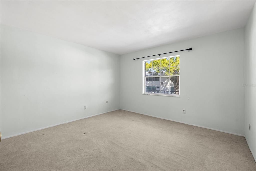 待售: $115,000 (2 贝兹, 1 浴室, 965 平方英尺)