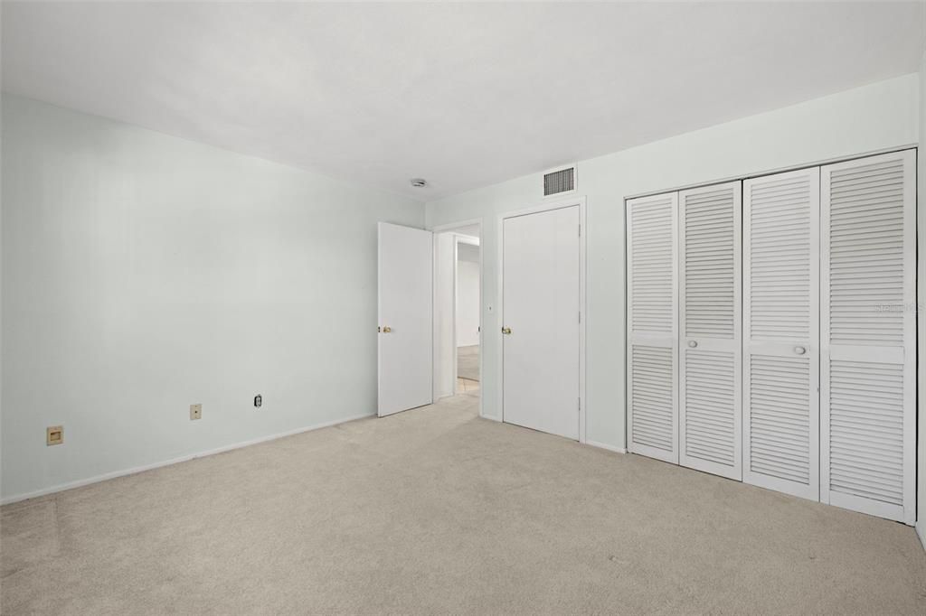 待售: $115,000 (2 贝兹, 1 浴室, 965 平方英尺)