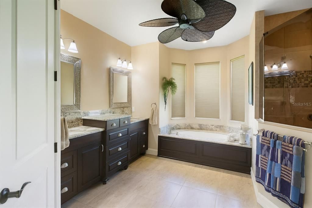 На продажу: $849,000 (3 спален, 3 ванн, 2336 Квадратных фут)