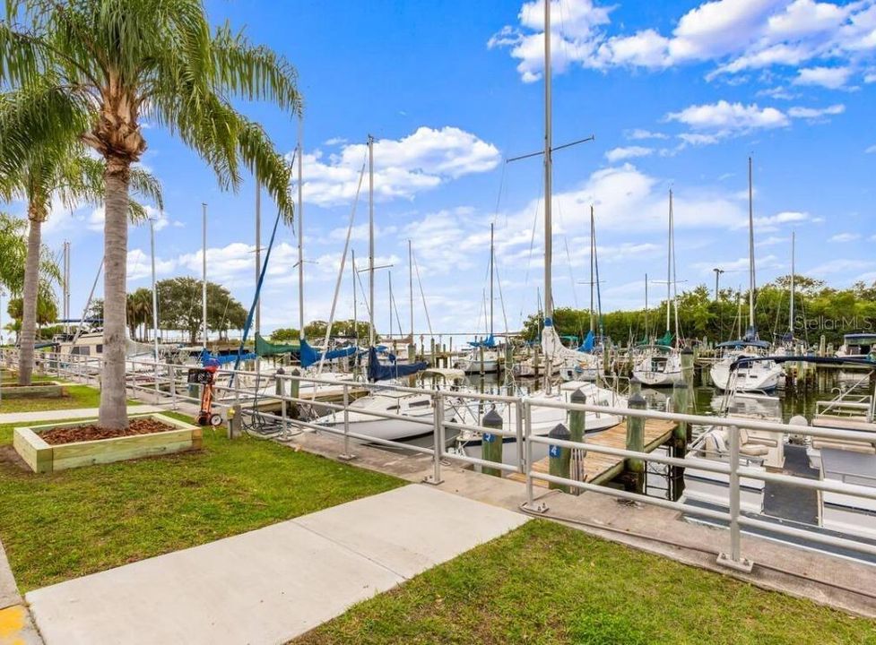 For Sale: $725,000 (6 beds, 0 baths, 1844 Square Feet)