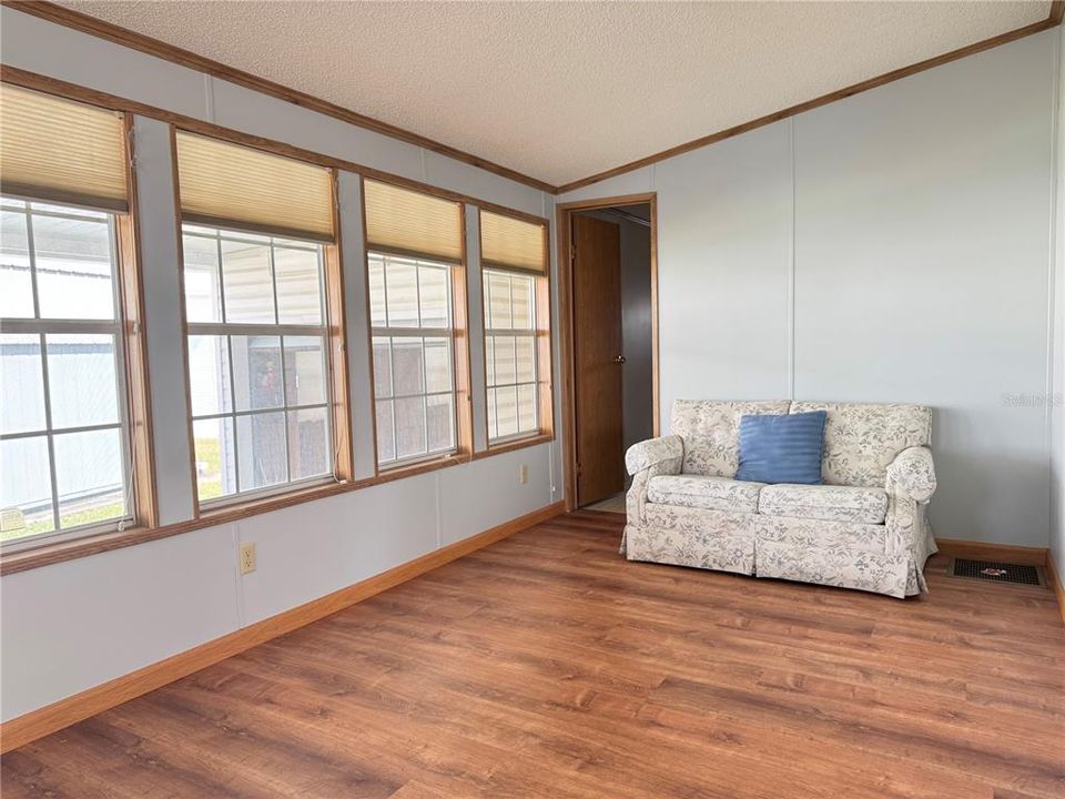 待售: $112,000 (2 贝兹, 1 浴室, 678 平方英尺)