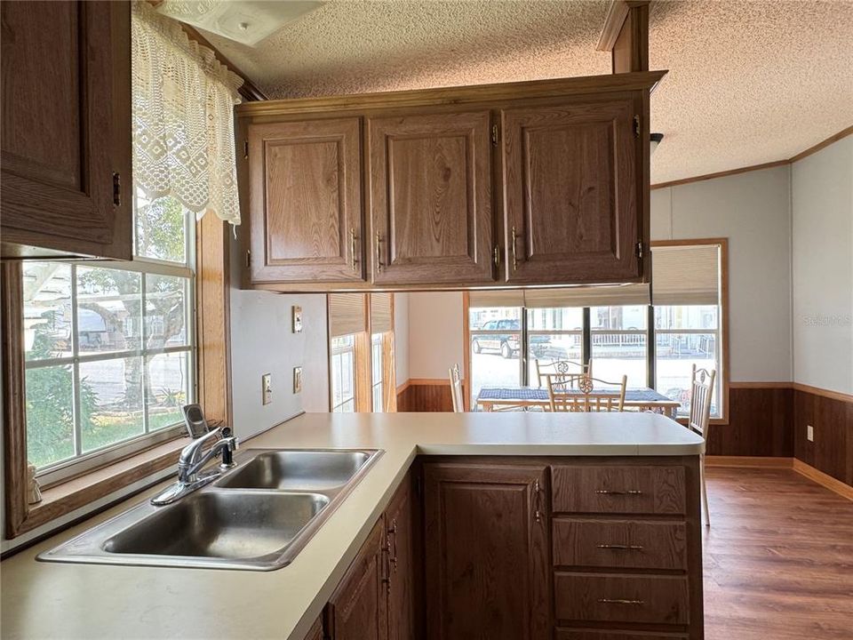 待售: $112,000 (2 贝兹, 1 浴室, 678 平方英尺)