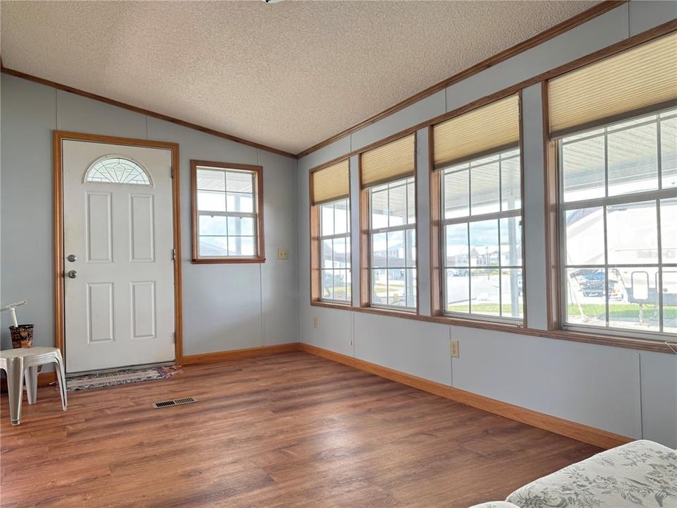 待售: $112,000 (2 贝兹, 1 浴室, 678 平方英尺)