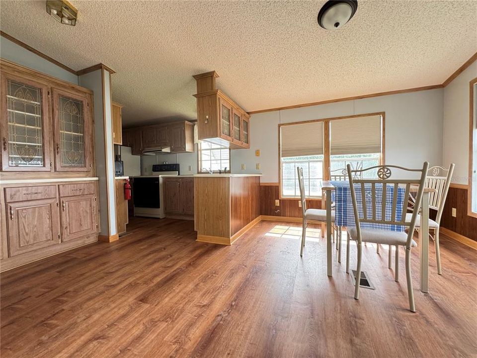 待售: $112,000 (2 贝兹, 1 浴室, 678 平方英尺)