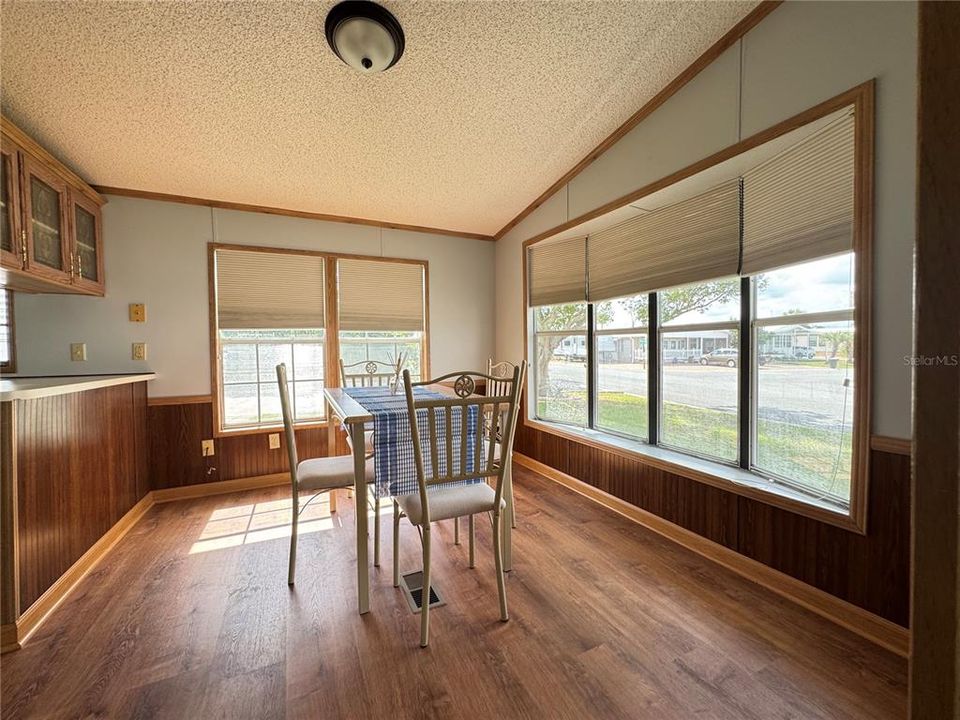 待售: $112,000 (2 贝兹, 1 浴室, 678 平方英尺)