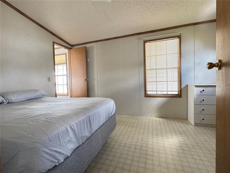 待售: $112,000 (2 贝兹, 1 浴室, 678 平方英尺)