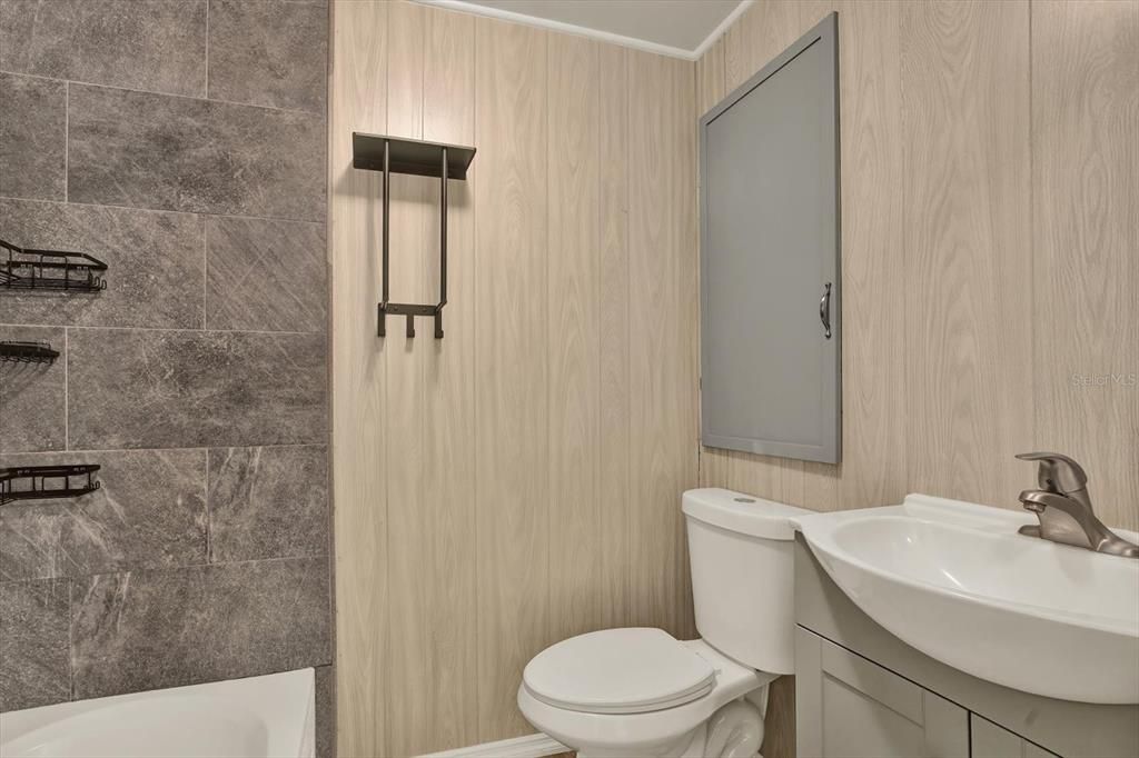 For Sale: $190,000 (2 beds, 2 baths, 960 Square Feet)