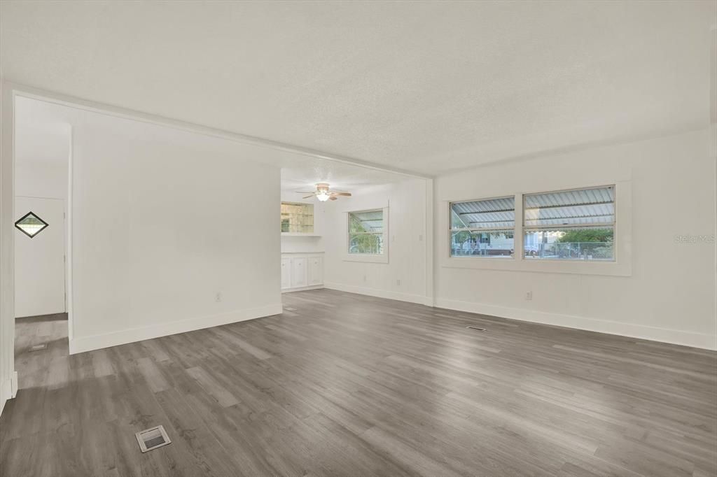 For Sale: $190,000 (2 beds, 2 baths, 960 Square Feet)