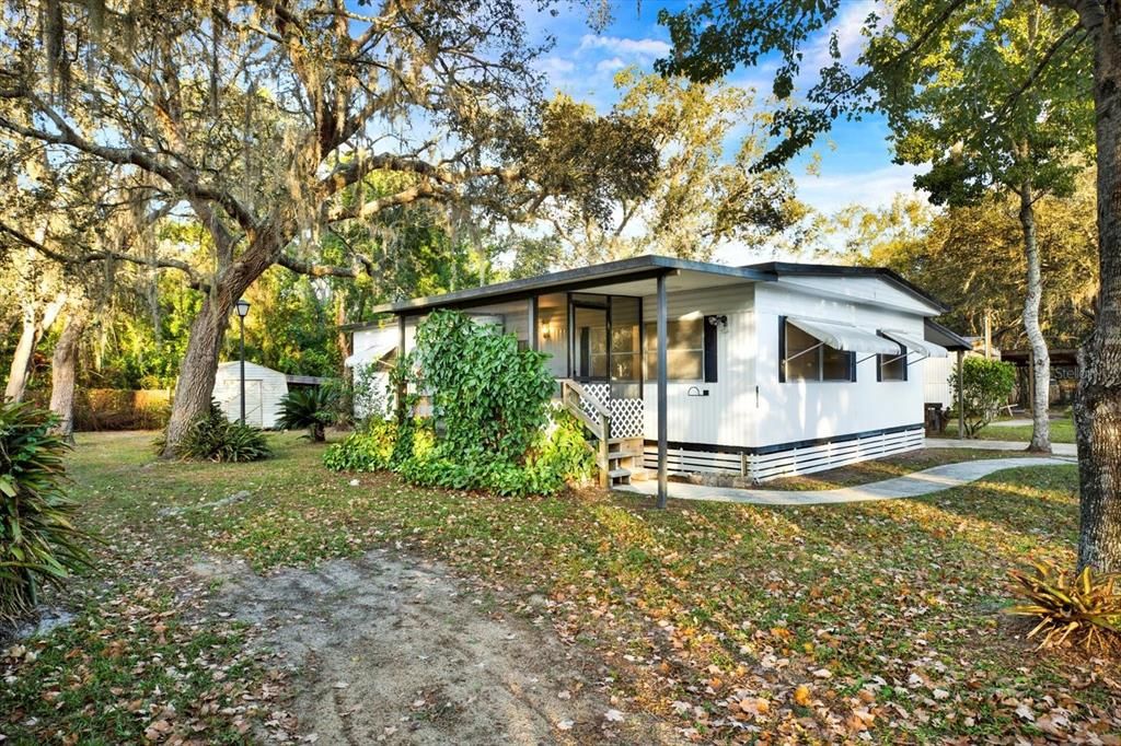 For Sale: $190,000 (2 beds, 2 baths, 960 Square Feet)