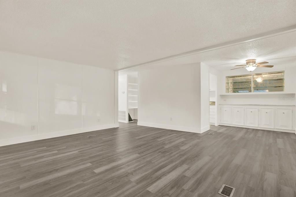 For Sale: $190,000 (2 beds, 2 baths, 960 Square Feet)