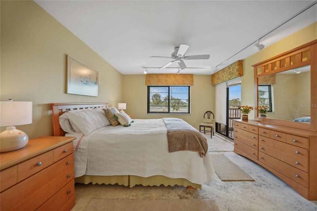 For Sale: $130,000 (2 beds, 2 baths, 1153 Square Feet)