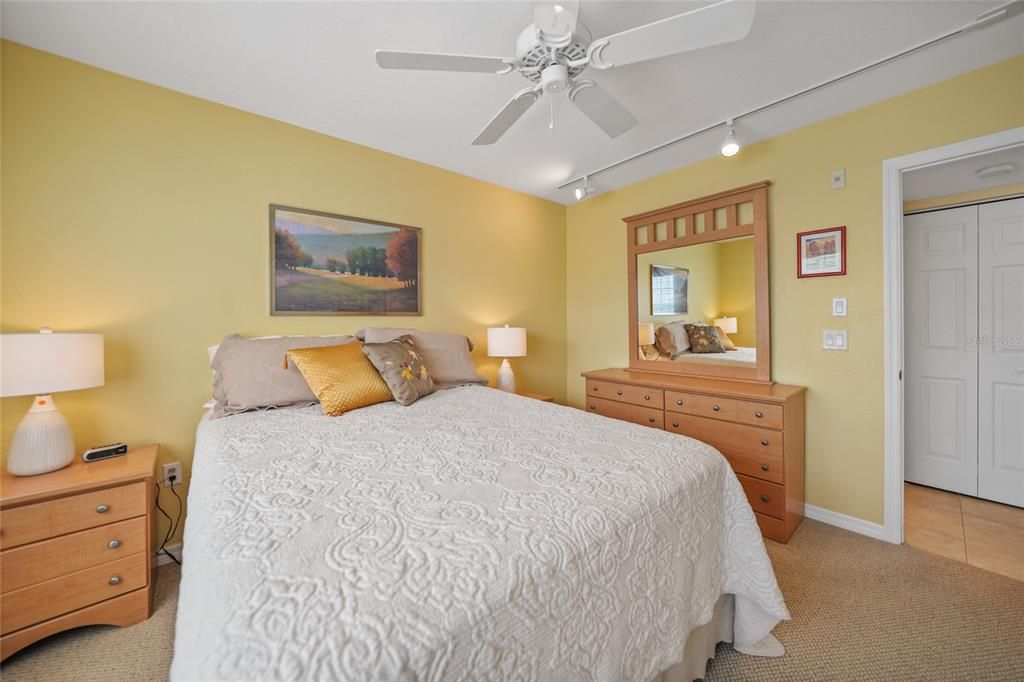 For Sale: $130,000 (2 beds, 2 baths, 1153 Square Feet)