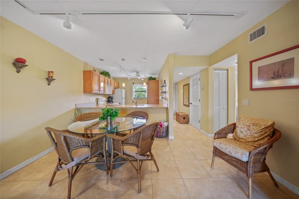 For Sale: $130,000 (2 beds, 2 baths, 1153 Square Feet)