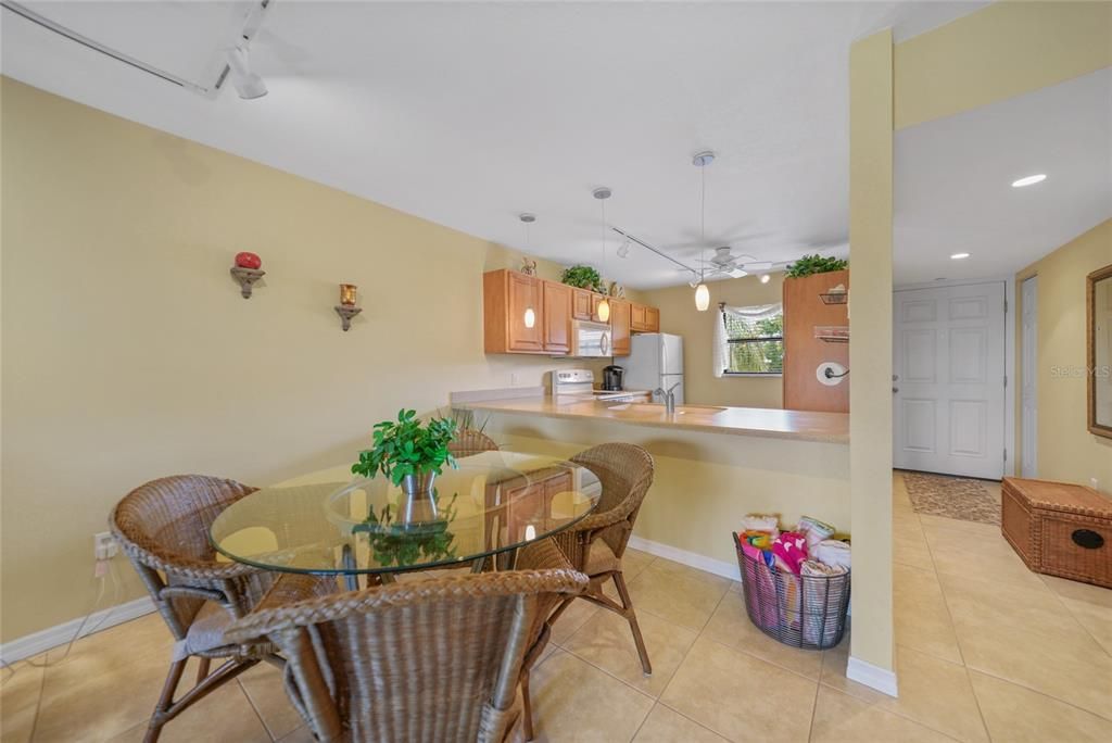 For Sale: $130,000 (2 beds, 2 baths, 1153 Square Feet)