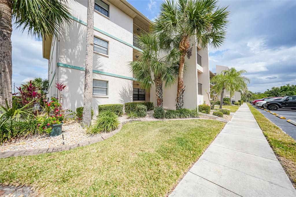 For Sale: $130,000 (2 beds, 2 baths, 1153 Square Feet)