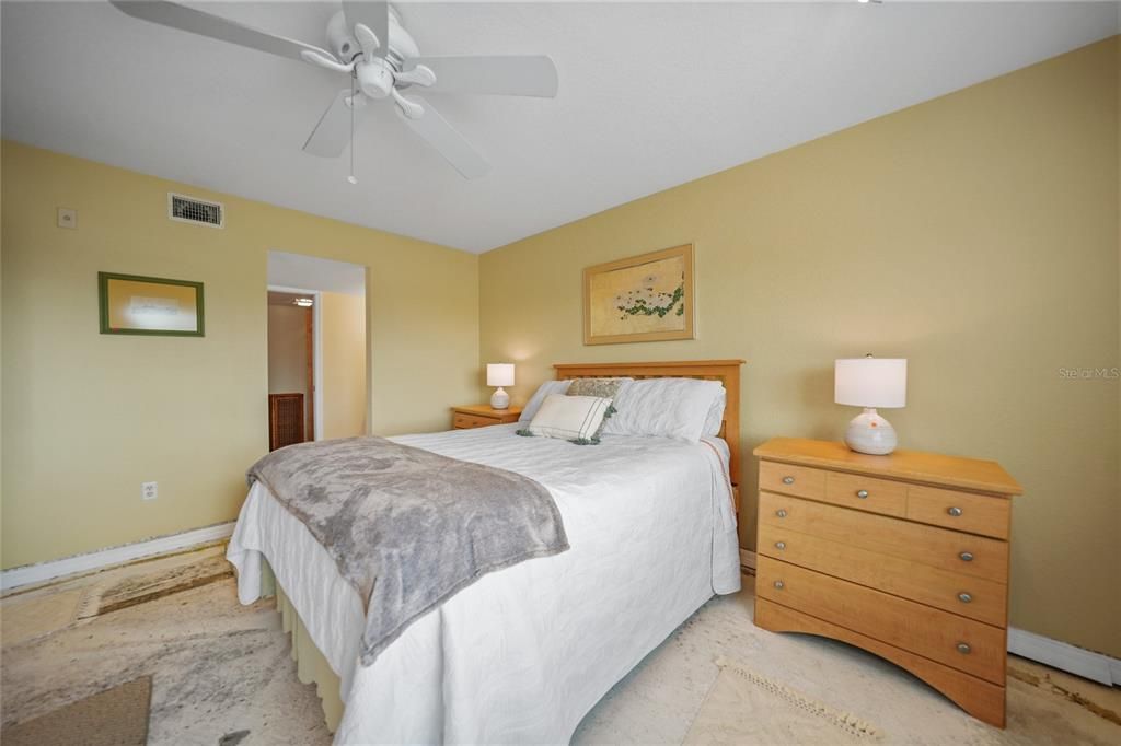 For Sale: $130,000 (2 beds, 2 baths, 1153 Square Feet)