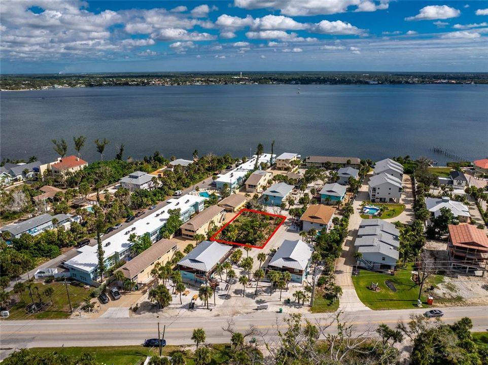 For Sale: $925,000 (0.20 acres)