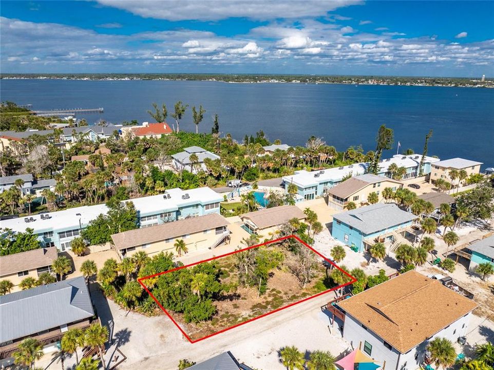 For Sale: $925,000 (0.20 acres)