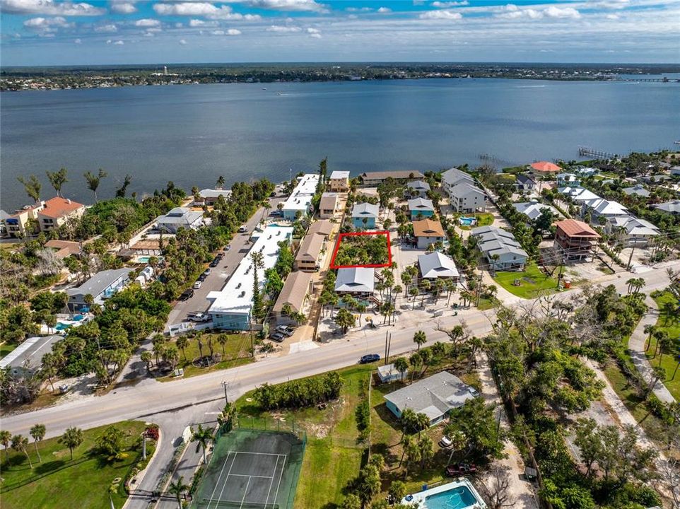 For Sale: $925,000 (0.20 acres)