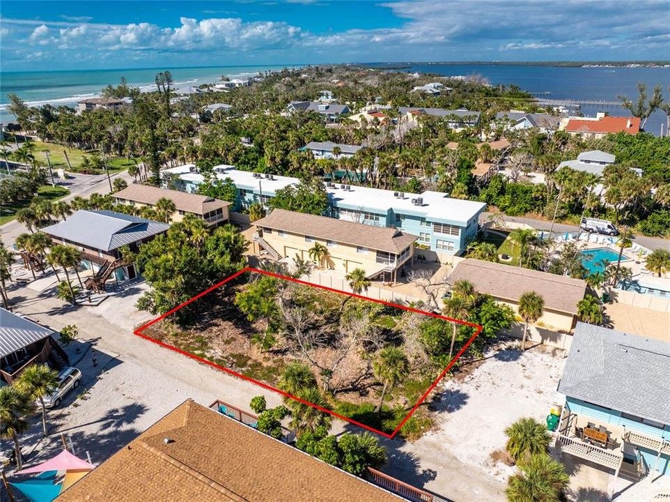 For Sale: $925,000 (0.20 acres)