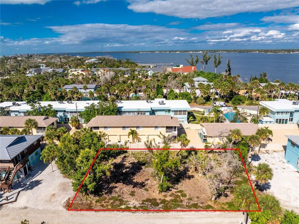 For Sale: $925,000 (0.20 acres)