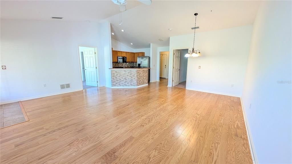 出租: $2,075 (3 贝兹, 2 浴室, 1405 平方英尺)