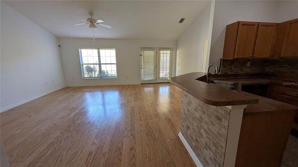 出租: $2,075 (3 贝兹, 2 浴室, 1405 平方英尺)