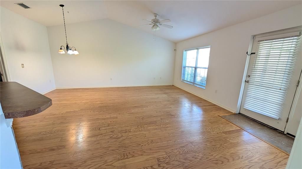 出租: $2,075 (3 贝兹, 2 浴室, 1405 平方英尺)