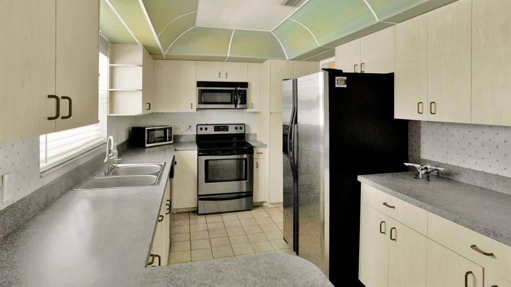 For Sale: $520,000 (3 beds, 2 baths, 1556 Square Feet)