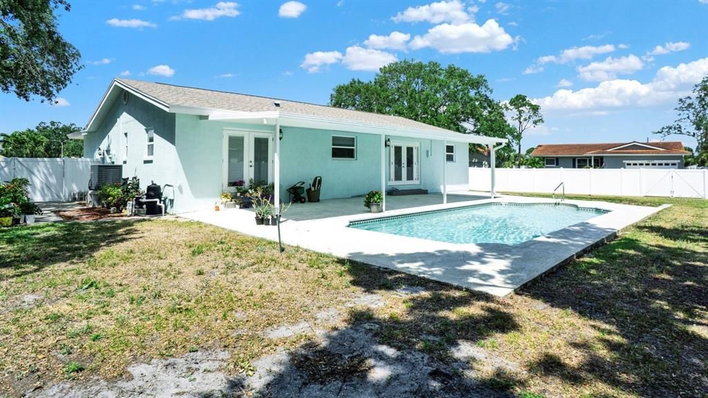 For Sale: $520,000 (3 beds, 2 baths, 1556 Square Feet)