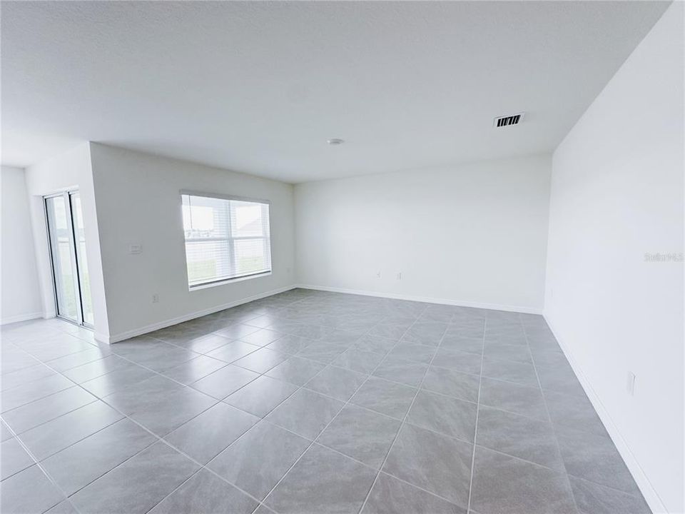 For Rent: $2,150 (4 beds, 2 baths, 1828 Square Feet)