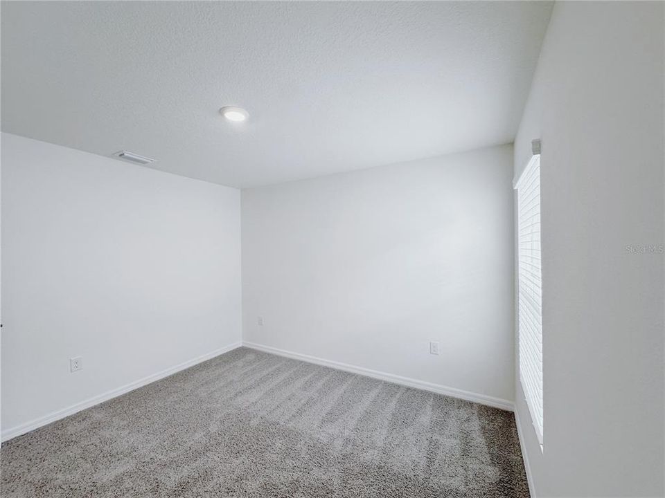 For Rent: $2,150 (4 beds, 2 baths, 1828 Square Feet)