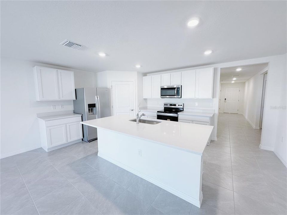 For Rent: $2,150 (4 beds, 2 baths, 1828 Square Feet)