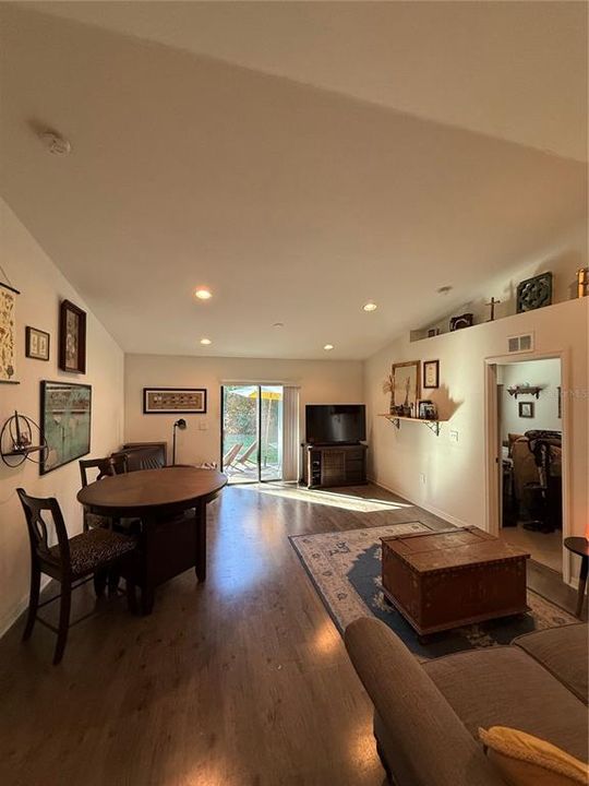 Activo con contrato: $243,900 (3 camas, 2 baños, 1184 Pies cuadrados)